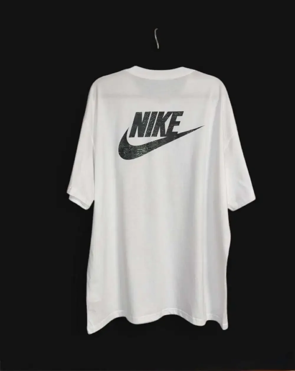 Nike The Nike Tee Loose Fit Graphic T-Shirt In White